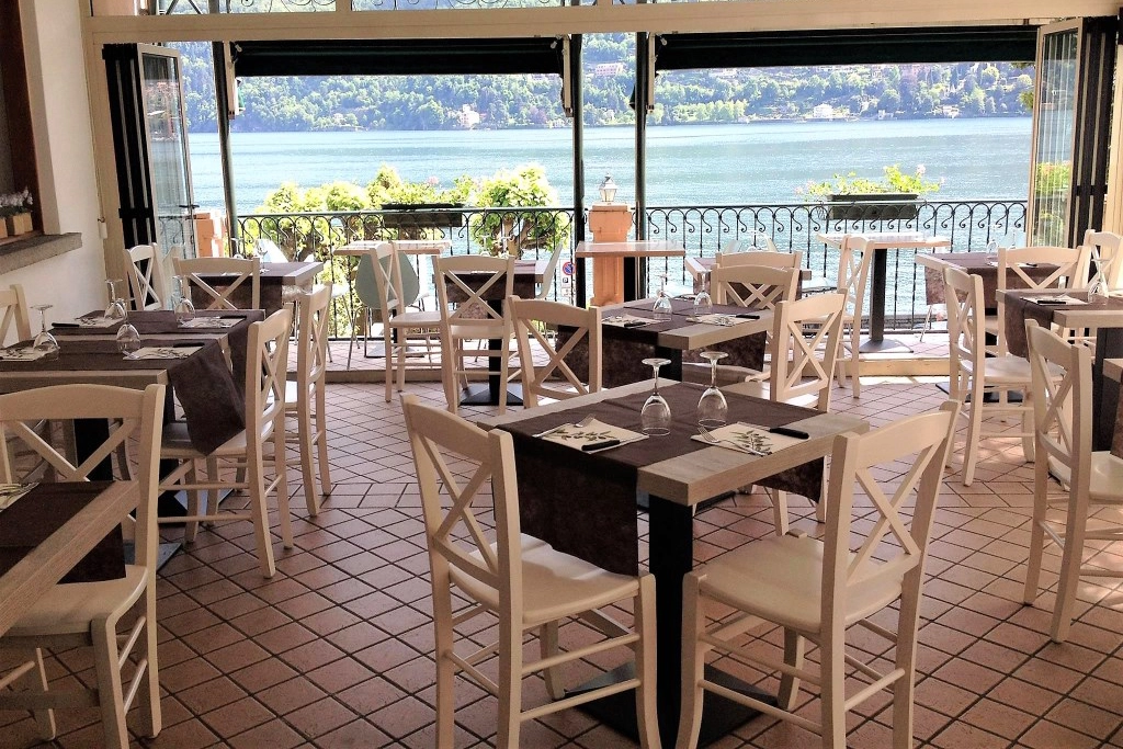 Terrazza su lago