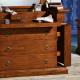 Anteprima foto (2/7) comò in legno 7 cassetti con fianchi apribili per arredamento in stile classico arte povera