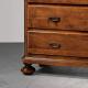 Anteprima foto (4/5) comò in legno 5 cassetti con piedi a cipolla in stile classico arte povera