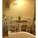 Anteprima foto (3/9) set tavoli e sedie in stile shabby chic bar ristorante - gambe tavolo tornite consumate sedie seduta paglia