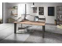 Foto tavolo rustico moderno con gambe ferro e piano in rovere impiallacciato