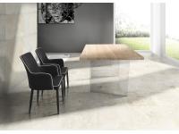 Foto tavolo con gambe in verto e piano in rovere impiallacciato per arredi rustici moderni