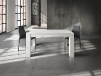 Foto tavolo moderno contemporaneo allungabile in rovere spazzolato colore bianco