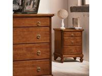 Foto comodino in legno con 3 cassetti per arredi classici arte povera con piedini a cipolla