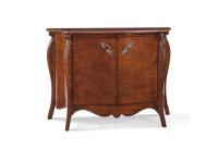 Foto credenzina in legno 2 porte sagomata e intagliata per arredi classici in stile