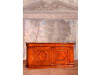 Foto credenza in legno per arredamenti in stile classico con 2 porte 2 cassetti
