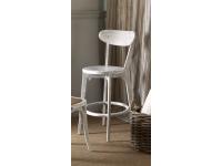 Foto sgabello in legno vecchio.