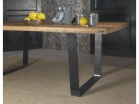 Foto tavolo in legno di frassino, gambe in metallo