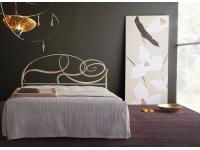 Foto giroletto matrimoniale in ferro battuto.