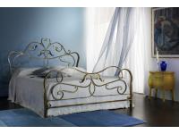 Foto letto matrimoniale in ferro battuto.