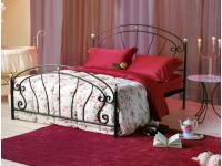Foto letto matrimoniale in ferro battuto.