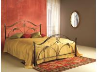 Foto letto matrimoniale in ferro battuto.