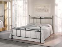 Foto letto matrimoniale in ferro battuto.