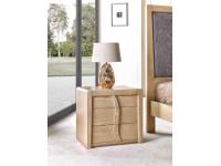 Foto comodino in legno 3 cassetti