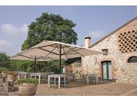 Foto ombrellone con palo centrale.