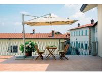 Foto ombrellone quadrato mt 3×3 palo laterale per arredi contract esterno color ecru