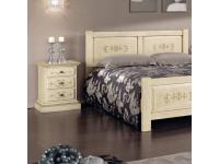 Foto comodino 3 cassetti in legno per arredamenti in stile decorato ed anticato