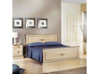 Foto letto matrimoniale in legno due piazze laccato avorio profilo azzurro in stile clas