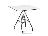 Foto tavoli ferro con piano in hpl per arredamento hotel ristorante piscine stile moderno