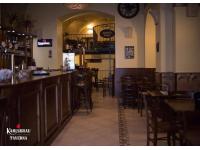 Foto bancone pub pizzeria ristorante in legno in stile rustico country in color noce