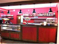 Foto bancone pub ristorante bicolore per arredamento in stile country