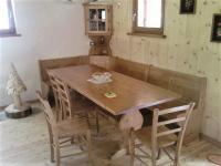 Foto mobili rustici country in legno massello di pino per arredamento case baite taverne cucine