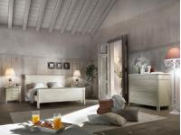 Foto camera matrimoniale shabby provenzale in legno color bianco e verde antico