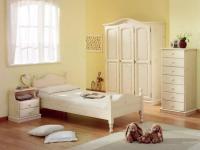 Foto composizione camera in legno di pino, stile rustico, colore bianco.