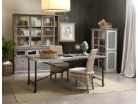 Foto composizione soggiorno in legno vecchio colorato.