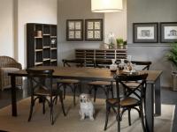 Foto composizione soggiorno in legno vecchio.