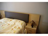 Foto camera da letto moderna su misura in legno di frassino sbiancato