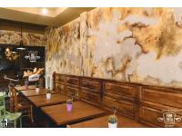 Foto panca in legno stile rustico su misura per arredamento ristorante bar pizzeria enoteca