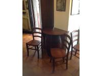 Foto tavolo a mezza luna su misrua fissato su colonna per ristorante pizzeria bar