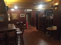 Foto rivestimento completo pareti pub ristorante pizzeria in legno massello