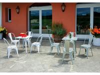 Foto set tavoli e sedie per ristorante bar pizzeria stile industriale